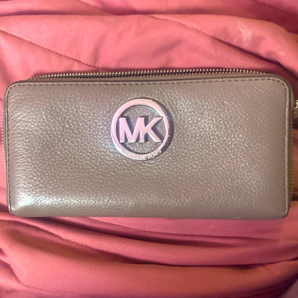 Micheal Kors Wallet Clutch